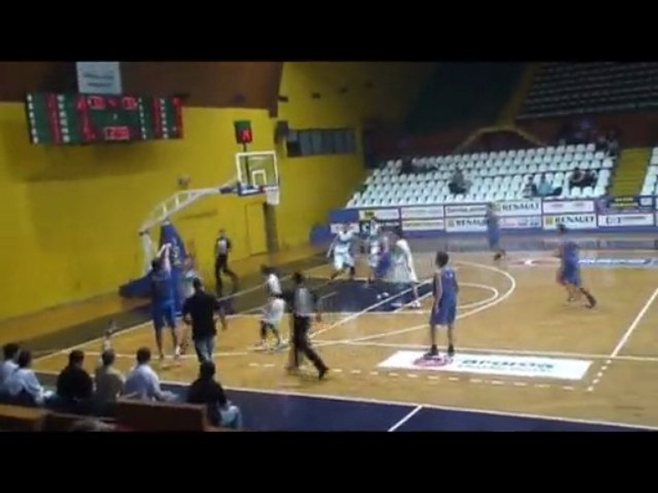 Yeşim-Oyak Renault Bursa Genç Erkek mücadelesi (HQ)