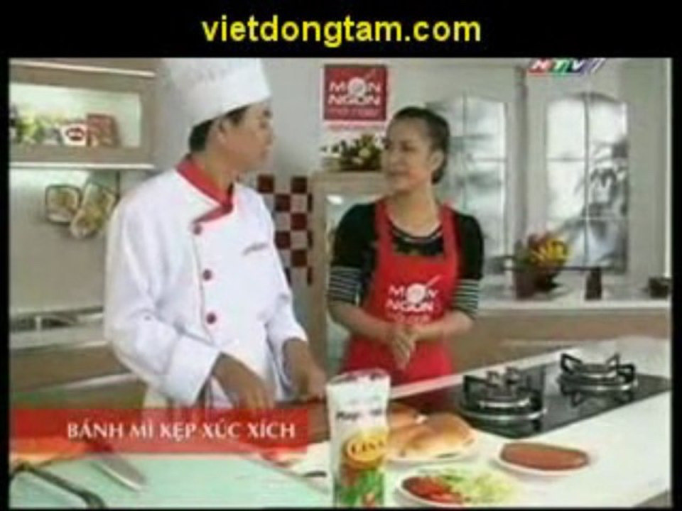 Banh mi kep xuc xich