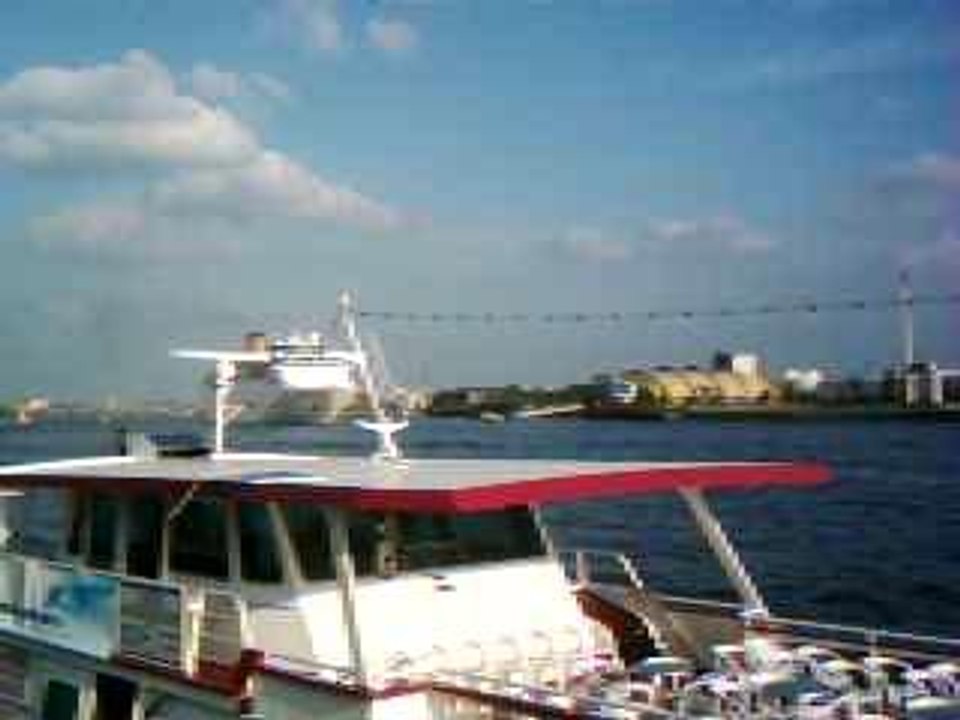 CostaClassica verläßt Hamburg