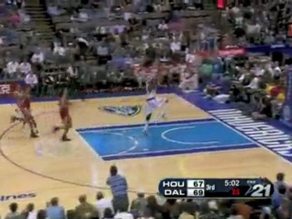 NBA Erick Dampier causes the loose ball, Josh Howard picks u