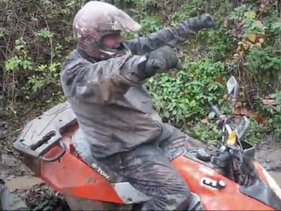 Passage bourbier Dimanche 9 Novembre 2009 Quad