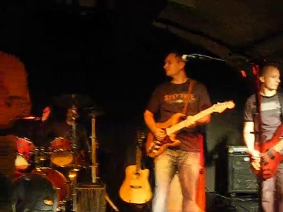Looming - Maybe You're A UFO Too (live Versoix 16/10/09)