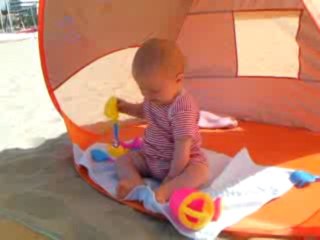 Clotilde aime le sable