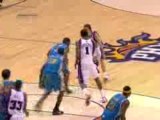 NBA Steve Nash throws a nice bounce pass to Amar'e Stoudemir