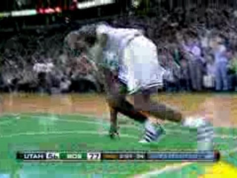 NBA Rajon Rondo sends a floater to Garnett for the alley-oop