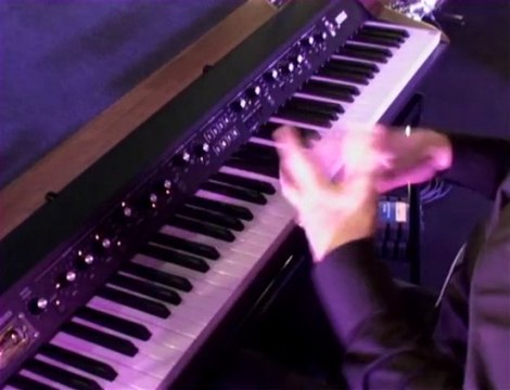 Michel Deuchst présente le KORG SV-1 (La Boite Noire)