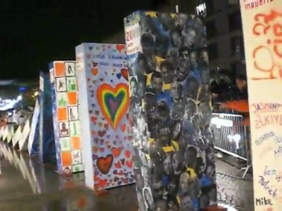 la chute du mur aure et sab!!!!!