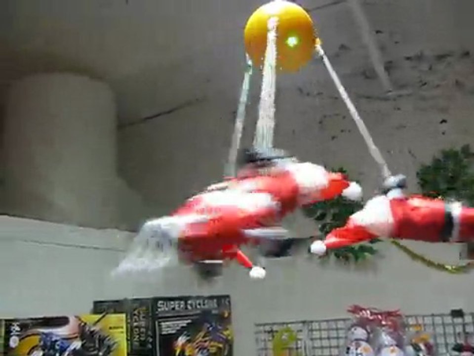 3 pere noel automates manege volant