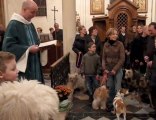 Des chiens bénis dans l'église de Rejet-de-Beaulieu