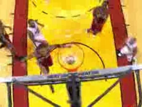 NBA LeBron James threads the needle to Jamario Moon for the