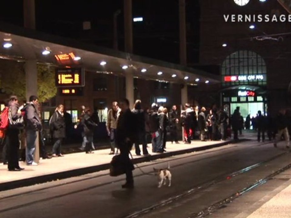 Jenny Holzer: Light Projections in Basel / Fondation Beyeler