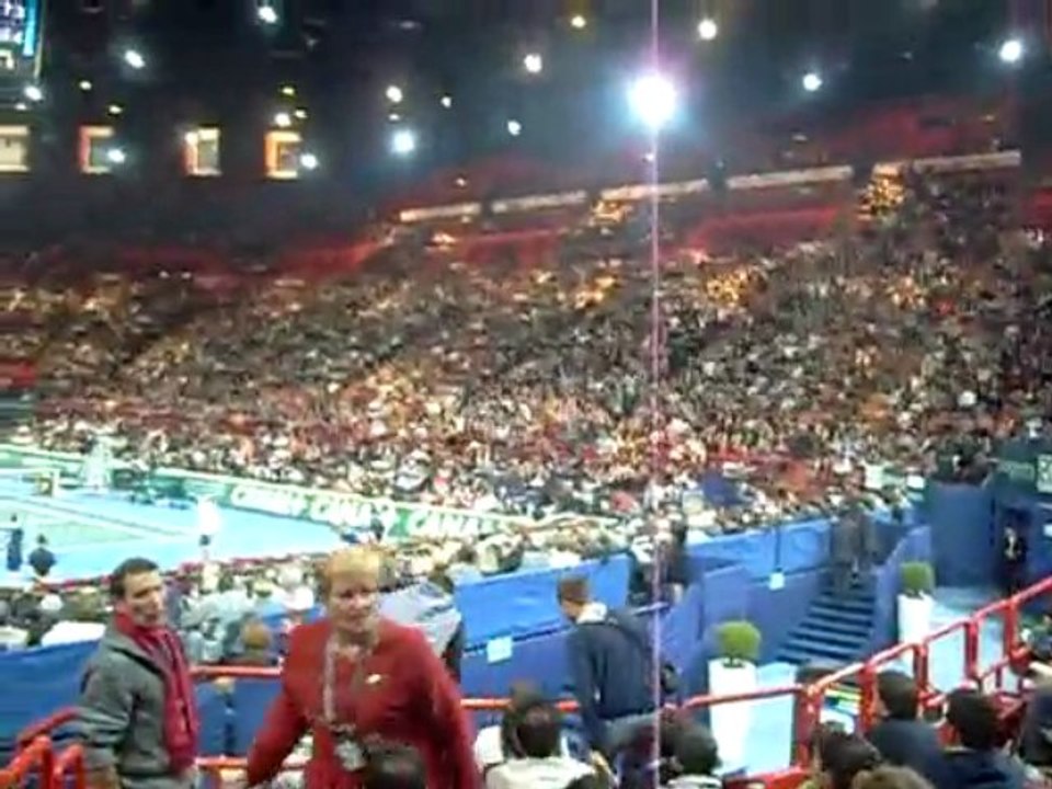 la ola à berçy lors du match safin/ del potro