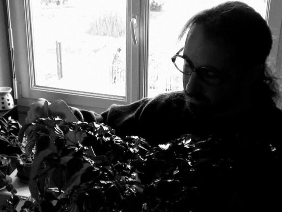 Monsieur Bontampi arrose Rita