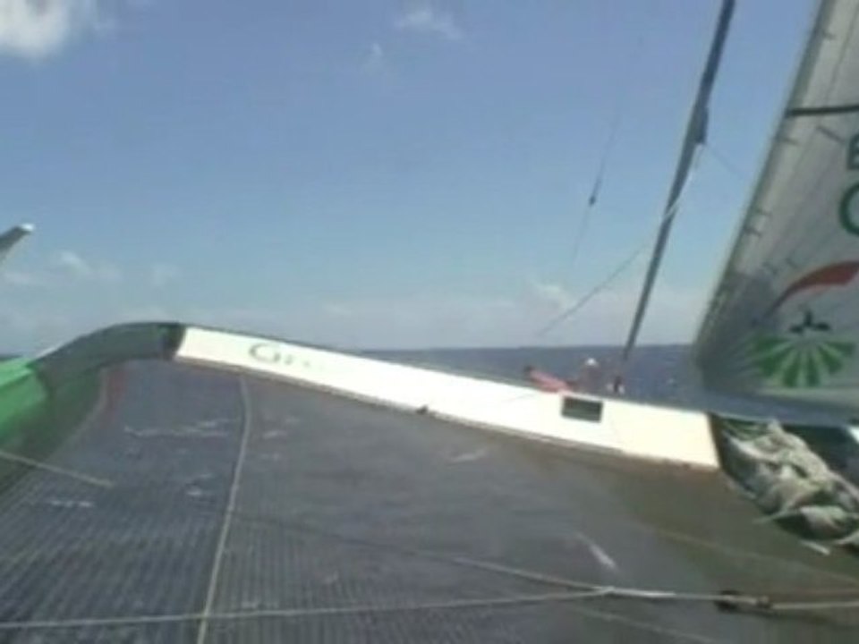 Trophée Jules Verne / Groupama 3 passe l'équateur