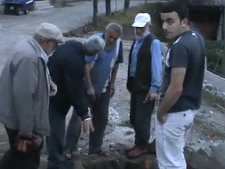 BİR GRUP KÖYLÜ