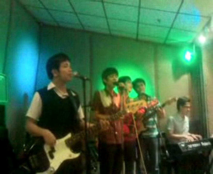Jerry and The Echoes feat Dennis - Surfer Girl