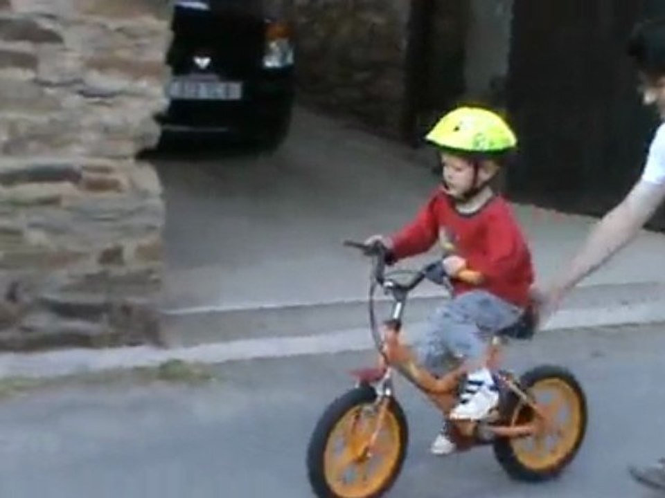 Matthieu apprend le velo