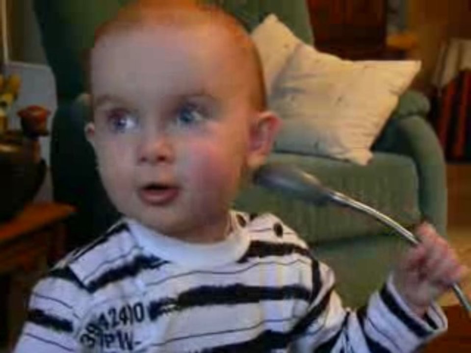 Lara chante avec sa Mounette!