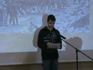 Aymeric lit une lettre venant de sa famille