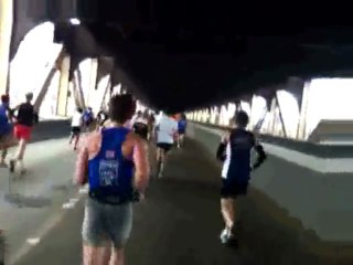 ING NYC marathon 2009 - crossing the bridge (2/4)