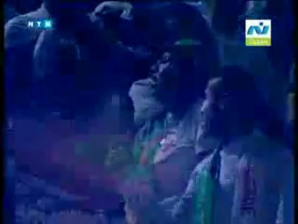 مشجعة جزائرية مؤدبة