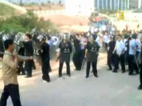 Китайские крестьяне вступили в столкновение с полицией