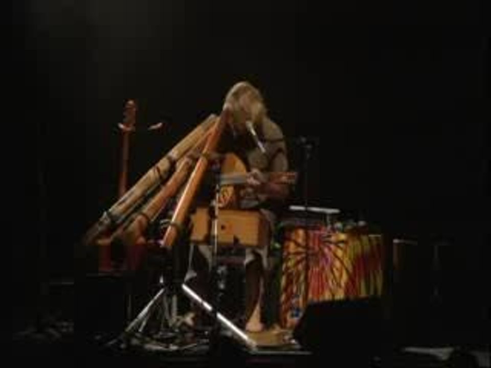 Xavier Rudd - gba (live)