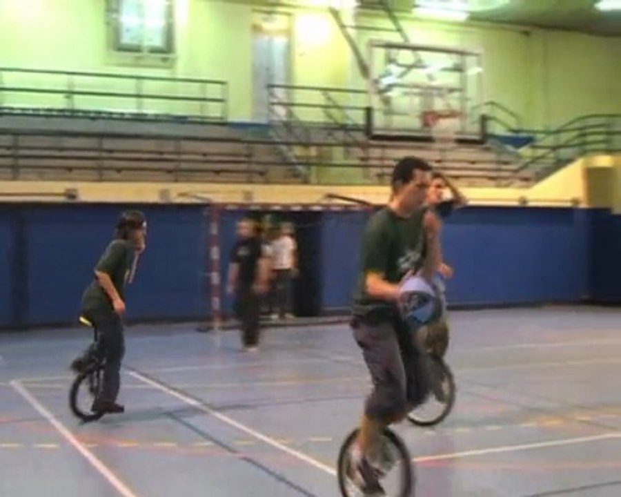 monocycle basket