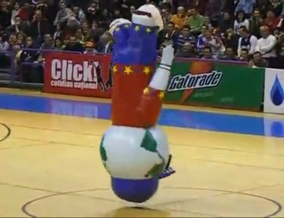 usa : une mascotte qui danse