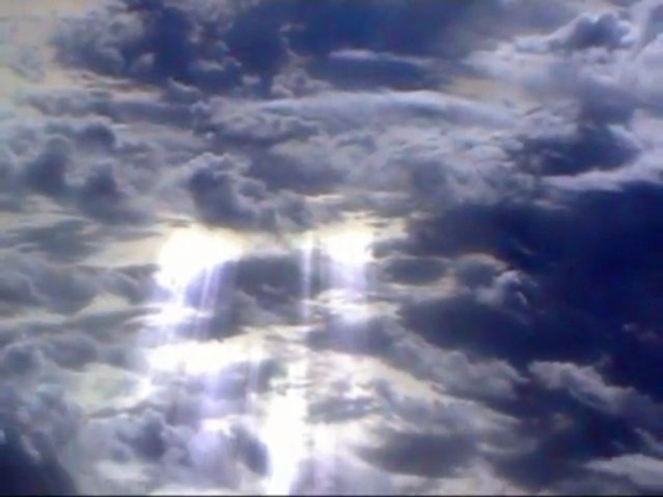 WALKING IN THE CLOUDS: 01-CUMULUS
