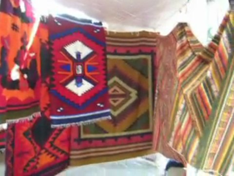 Grand marché artisanal d'Otavalo au nord de l'Equateur