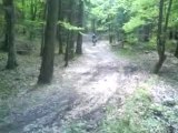 dirt 125cc a bloque dans la foret
