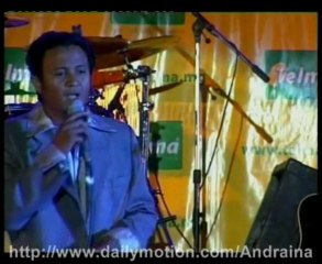 Rija & Mahery - nandrasako