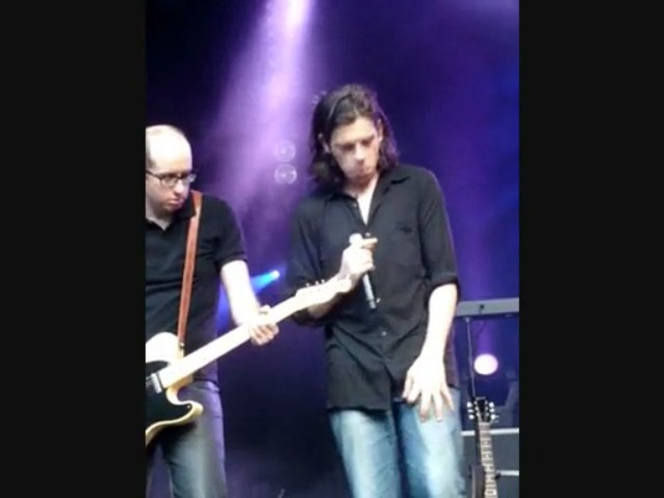 Laisse aboyer les chiens - BIOLAY