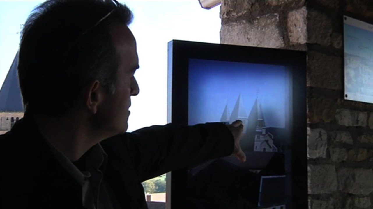 Une borne de réalité augmentée à la Tour des Fromages