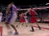 NBA Steve Nash hits Amar'e Stoudemire with a dish inside for