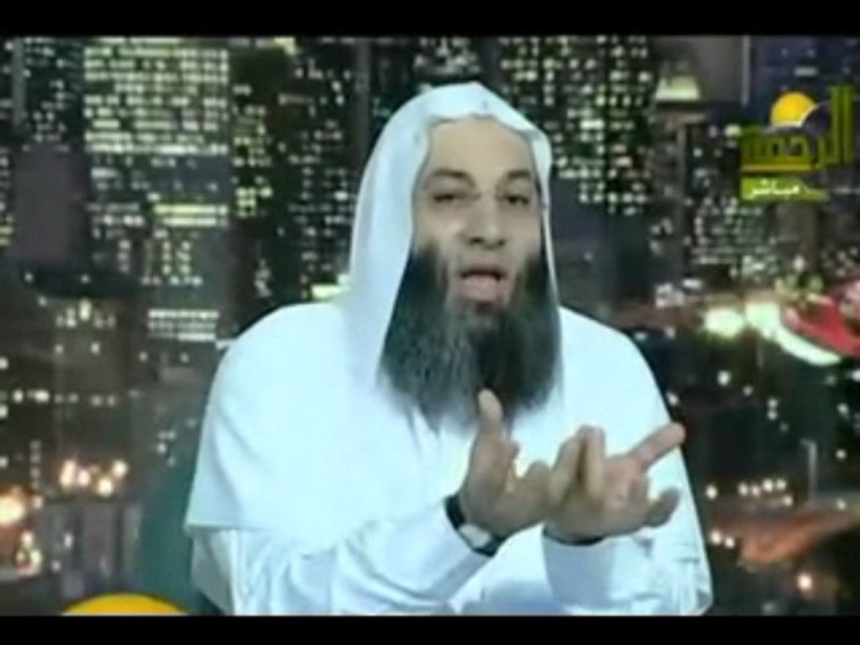 Mohamed hassan اول من صلى التراويح