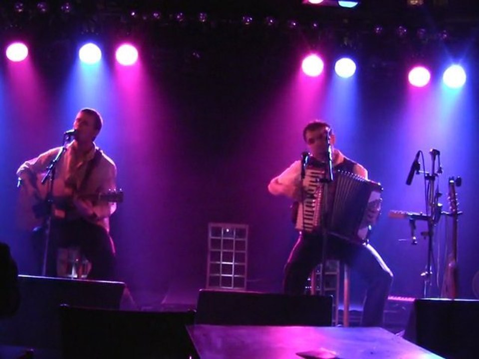 Petit HoMme - droit - au Catering Café Héricourt