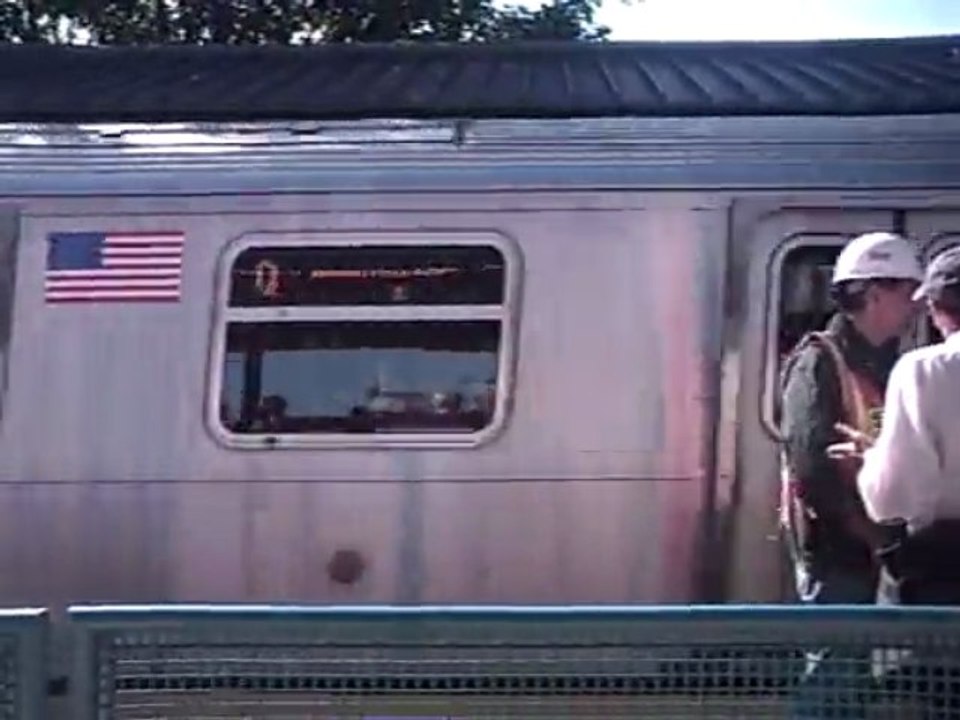 Q train at Kings Highway