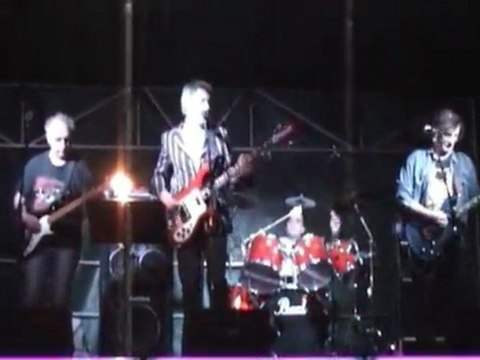 (I can't get no) Satisfaction par Magical Mystery Band