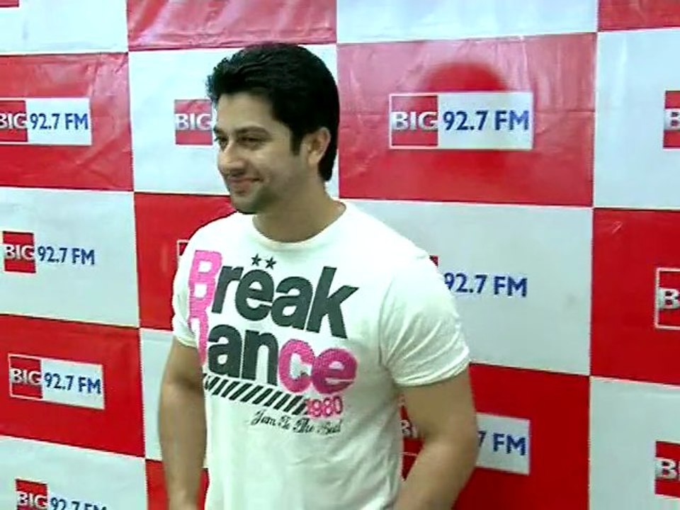 Aao Wish Karein film Promotin Big 92.7 FM