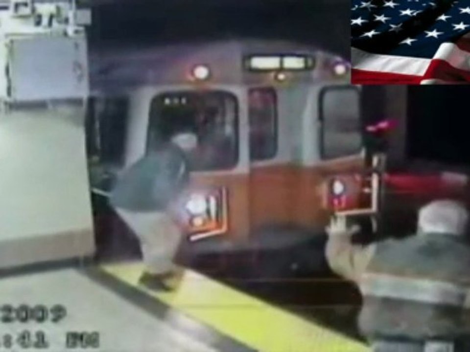 ubriaca che cade su binari alla stazione di Boston