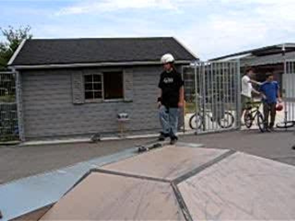 moi boardslide en plan incliner