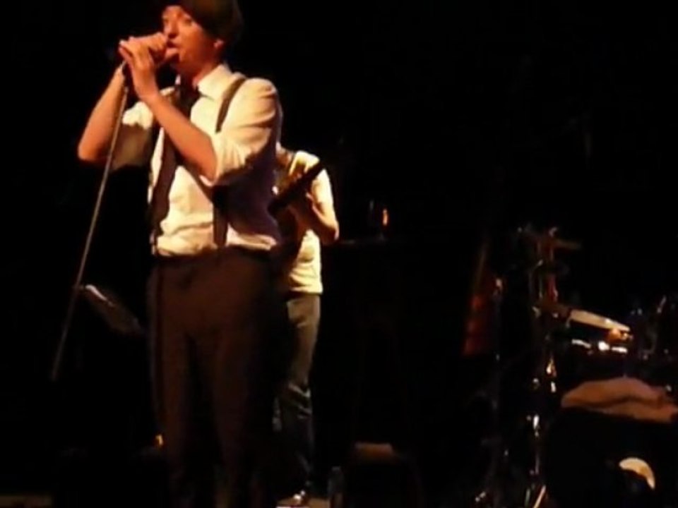 Jamait chante "Célibataire"