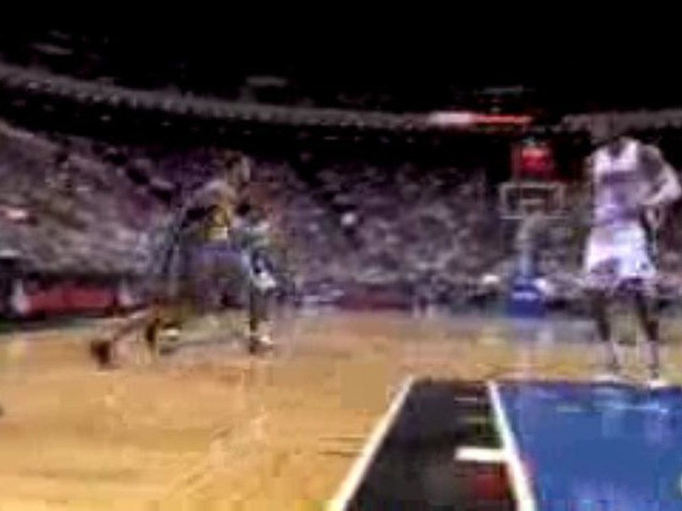NBA Jameer Nelson finds Dwight Howard down low for the slam.