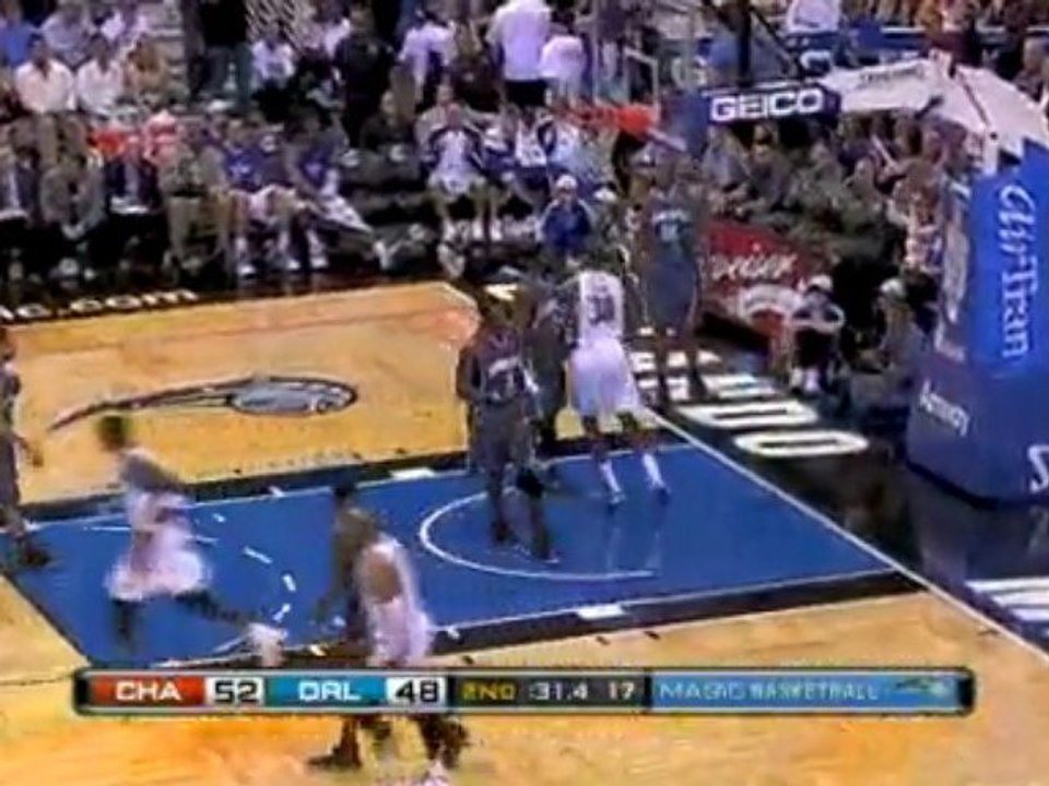 NBA Mickael Pietrus has the wide open jam but instead dishes