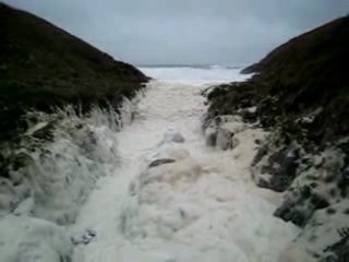 Mousse d'écume, tempête en Bretagne
