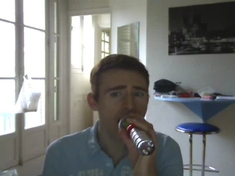 Wiwi égratigne Keep their heads ringin'