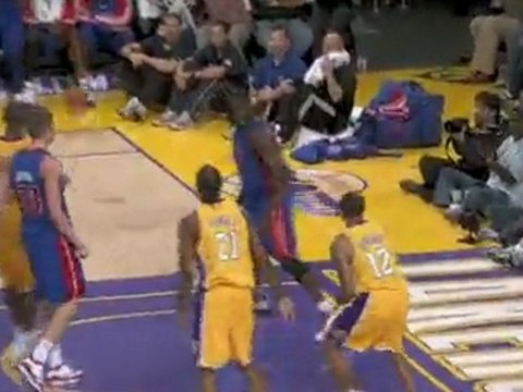 NBA Shannon Brown getting blocks By Jason Maxiell.