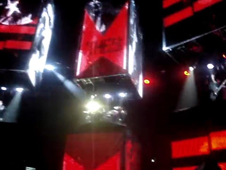 Muse - Entrée + Uprising [Bercy (17/11/2009)]